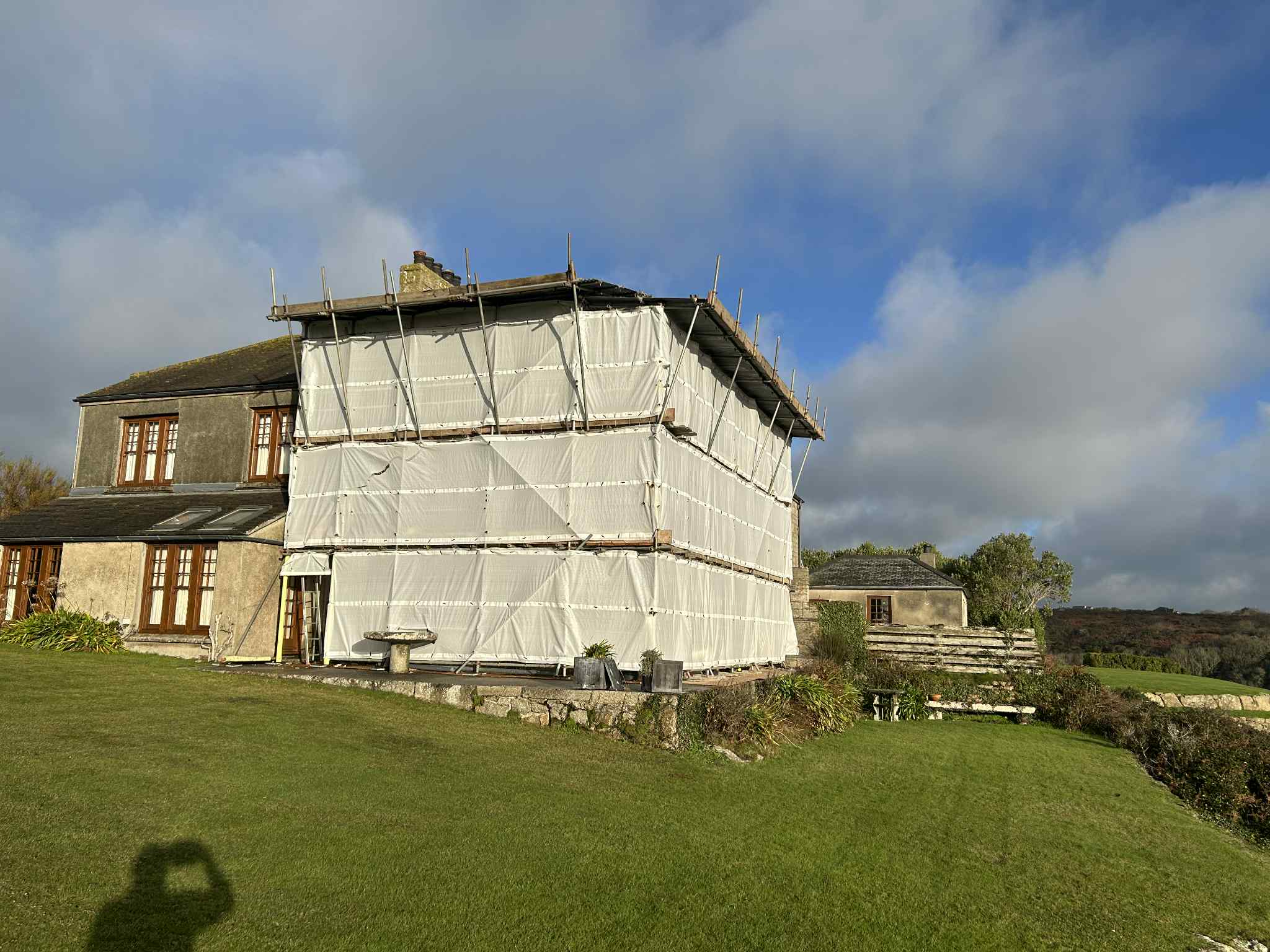 Roof repair and leadwork platform scaffold